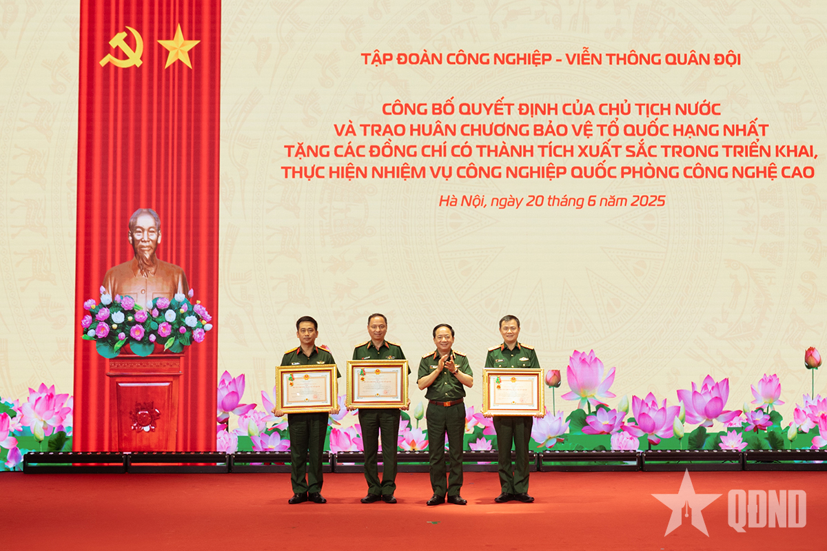 Chủ tịch nước tặng Huân chương Bảo vệ Tổ quốc hạng Nhất đối với các lãnh đạo Tập đoàn Viettel